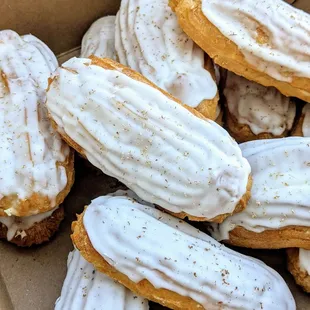 Eggnog Eclairs | @telephonesmoothie