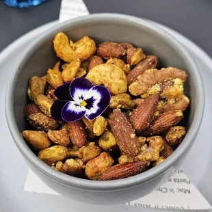 Spiced nuts (very small pottion)