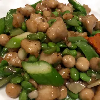 Chicken Breast with Macadamia Nuts