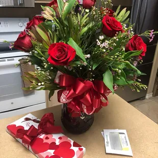 Beautiful arrangement but it was supposed to be full of Lilly&apos;s and as you can see it&apos;s not
