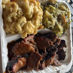 Brisket platter with mac &amp; cheese and cabbage