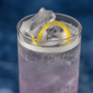 Lavender lemonade cocktail