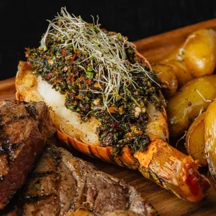 Blu Surft and Turf
Tender 10oz angus cut with a delicious lobster tail on butter sauce and chimichurri