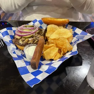 The mushroom Swiss burger "Set Hut"