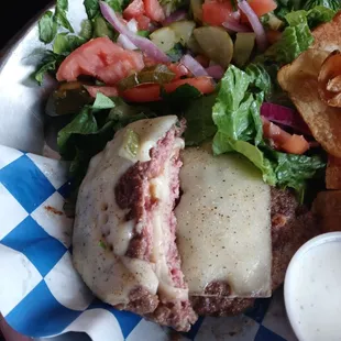 Stuffed burger with homemade chips