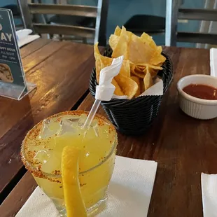 drink, nachos