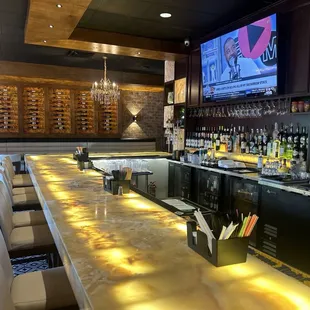 Bar and highendish wall of wine!