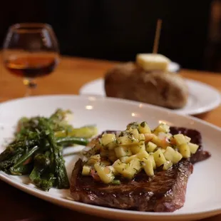 Bistec con pineapple chimichurry !