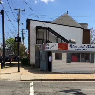 Blue &amp; White  On the corner of Wythe and Henry Street  Across from Post Office No parking lot (park on Wythe, along street)
