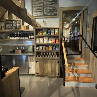 Salads, sandos, and chip options