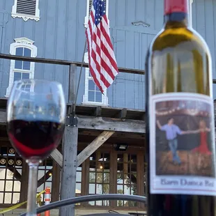 Relaxing evening. Beautiful lady, great tasting wine and classic music and the Blue Barn