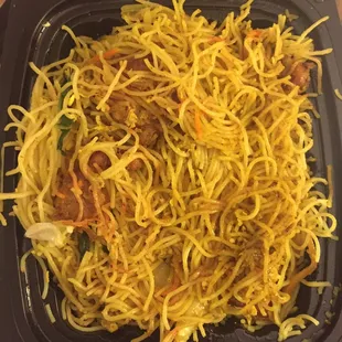 Singapore rice noodles.  Huge portion!