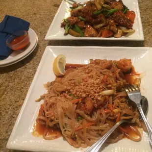 Pad Thai and don&apos;t remember the name of the other fish but it was absolutely delicious. I had a watermelon boba..delicious !!