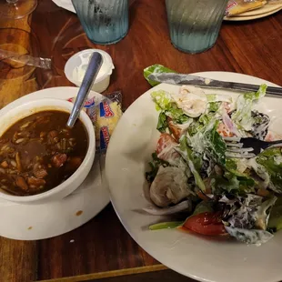 Salad with chicken and sausage gumbo.