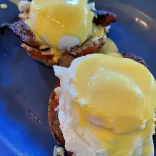Classic eggs benedict