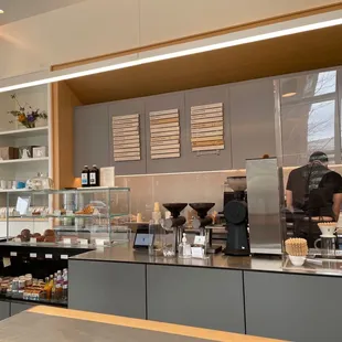 The counter with many pourover possibilities / April 2022