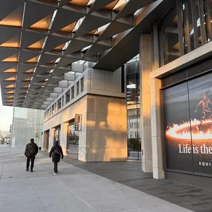 Van Mission blue bottle at the foot of Hayes Valley is maximum cuteness!