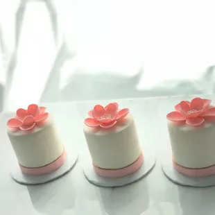 Stephanie Yi 3/4 Cake Macaron Tower order