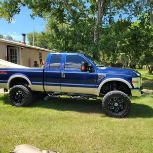 Nothing like sliding in grabbing something to eat when he's busy at work you didn't get out great food love enjoy the service