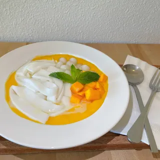 Mango Sticky Rice Ball with Coconut Jelly