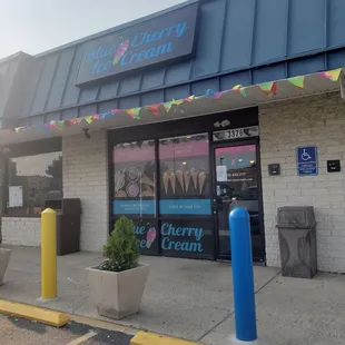 the front of the ice cream shop