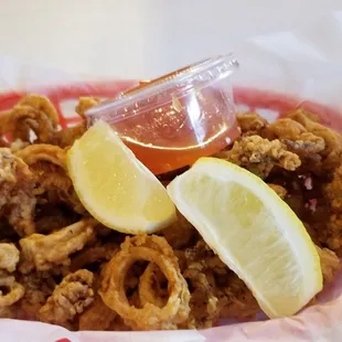 Reasonably good calamari. A little overcooked for my taste.