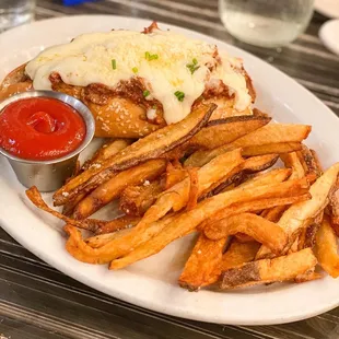 The Big Ragout Sandwich, amazing fries