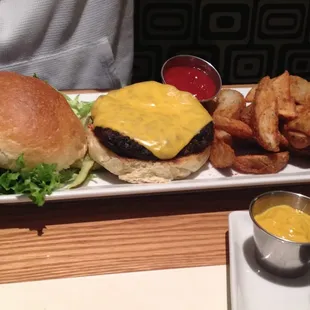 Cheeseburger and fries