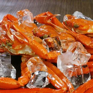 Succulent snow crab abounds at Blue Crab Express!
