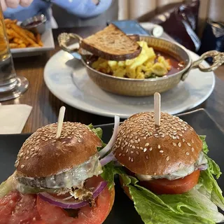 2 Mini Cheeseburgers