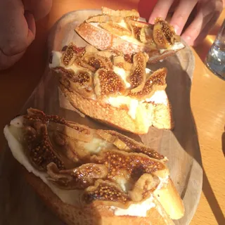 Figs, Honey and Goat Cheese Toast