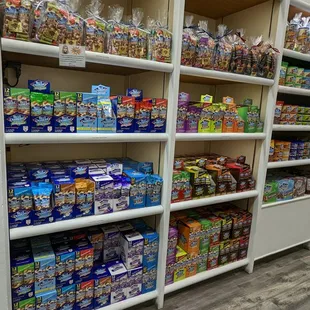 the shelves of a grocery store