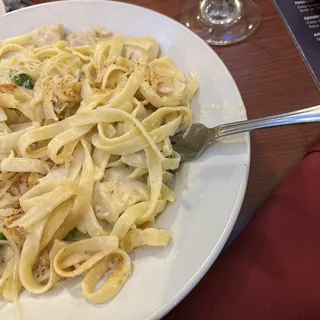Chicken and Broccoli Fettuccine Alfredo