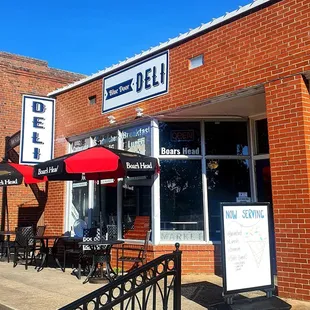 Nice sidewalk tables and chairs