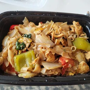 Drunken noodles with chicken