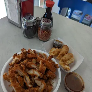 Panko chicken bowl with Tonkatsu sauce and pork Gyozas