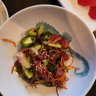 Tuna poke salad