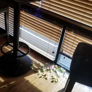 Rude customer threw her salad on the floor and stated cursing in front of children. People have no respect.