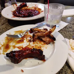 Baby back ribs(recommend), side of baked beans (yum) and side salad.  My vodka soda took a backseat.