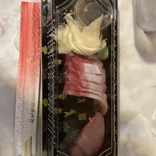 And this is the yellowtail without the advertised salad