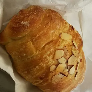 Just the right amount of almond filling! Not too sweet. Might have to get another one tomorrow morning!