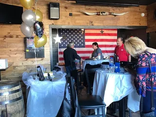 Waloos Sports Bar and Grill