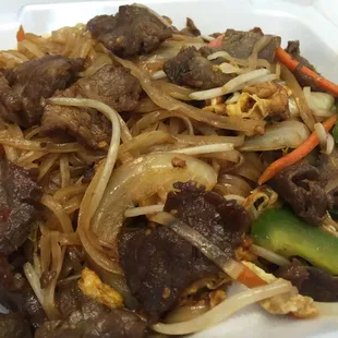 Beef pad thai. Lunch portion to go. A+