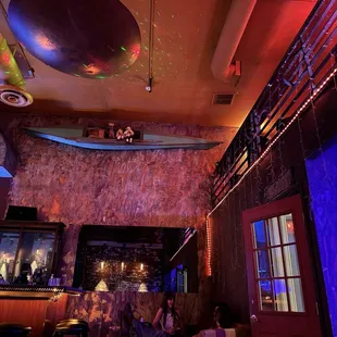 Clean bathrooms and lots of space to talk and drink