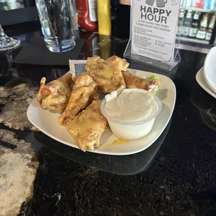 Garlic wings, great price at $1 a wing.