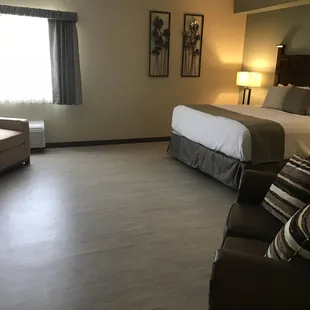 Deluxe King Room Suite