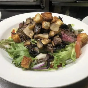Tenderloin Steak Salad
