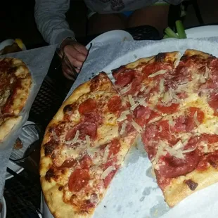Valle and Carne pizzas were good