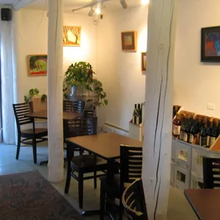 Stop by and enjoy a pint with a cheese platter, pretzels and live music on Saturday evenings.