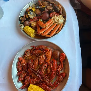 King Crab Legs with Cajun Sauce 1 Lb Crawfish with Blue Hook&apos;s All In Sauce
